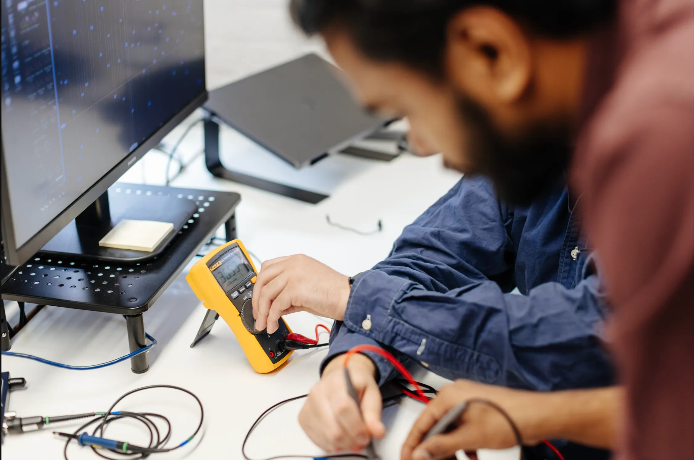 Bench measurement with a precision multimeter
